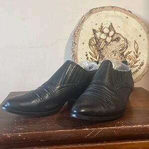 ❤️FINAL SALE❤️ BP. Black Leather Moses Embossed Shortie Boots Size 8.5M